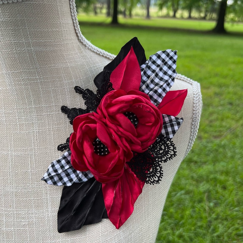 SOLD• Flower Pin